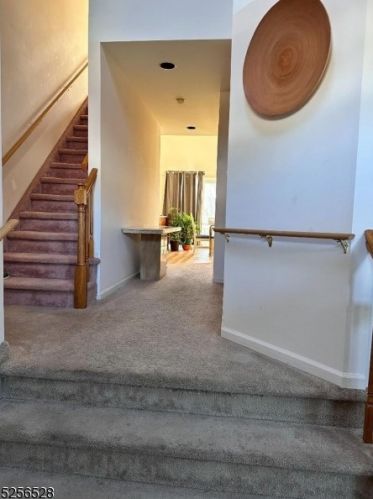 420 Chapman Ct, Hackettstown NJ  07840-1643 exterior