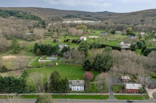 55 Good Hill Rd, Woodbury CT  06798-2623 exterior