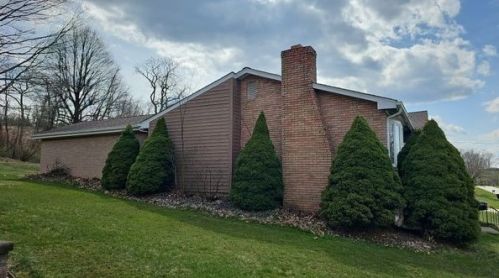 15 Sunbirch Dr, Jeannette PA  15644-1138 exterior