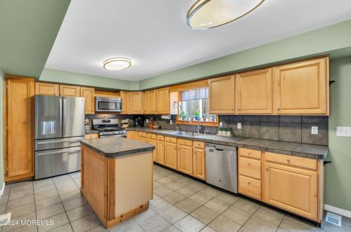 13 Parkhill St, Jackson Twp NJ  08527-3737 exterior