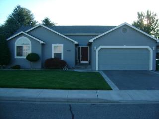 9031 Falls Ave, Kennewick WA  99336-1005 exterior