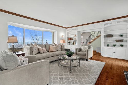 9614 Lake Dr, Milwaukee WI  53217-6100 exterior