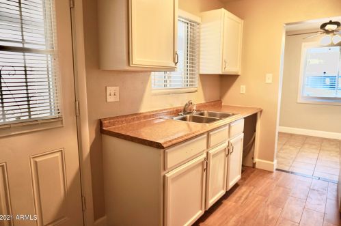 5622 35th Ave, Phoenix AZ 85053-1017 exterior