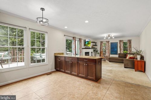 1426 Cellar Crk Way, Herndon VA  20170-2805 exterior