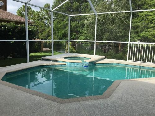 1673 Oak Park Ct, Tarpon Springs FL  34689-3891 exterior