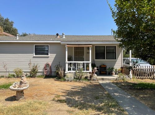 945 6th St, Woodland, CA 95695-4918