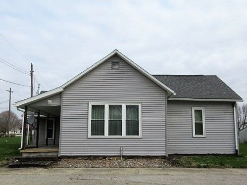 109 4th St, Burnettsville, IN 47926-8137