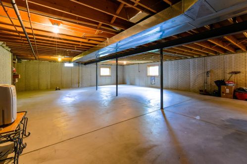 8140 Anna Ave, Waterford WI  53185-1386 exterior