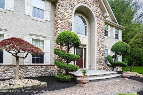 9 Banff Ct, Morganville, NJ 07751-1680