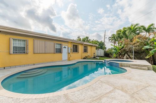 15820 103rd Pl, Miami, FL 33157-1539