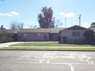 821 Pleasant Ave, Tulare CA  93274-8007 exterior