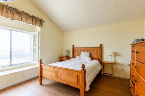1408 Greenfield Cir, Pinole CA  94564-2136 exterior