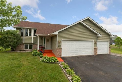 314 Vernica Pl, Minnetrista, MN 55388