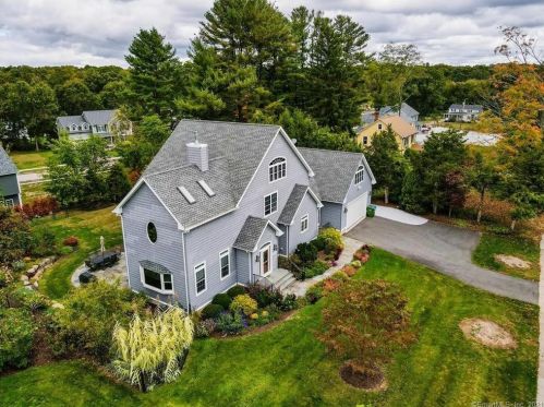 501 Griswold St, Glastonbury, CT 06033-1279