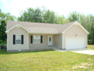 141 Foxfire Rd, Paris, TN 38242-8705