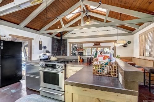 725 Stanford Ave, South Lake Tahoe CA  96150-2417 exterior