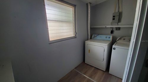 1118 Oakland Cir, Tavares FL  32778-4029 exterior