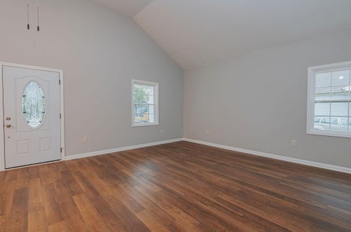 213 Holt St, Burlington, NC 27217-2632
