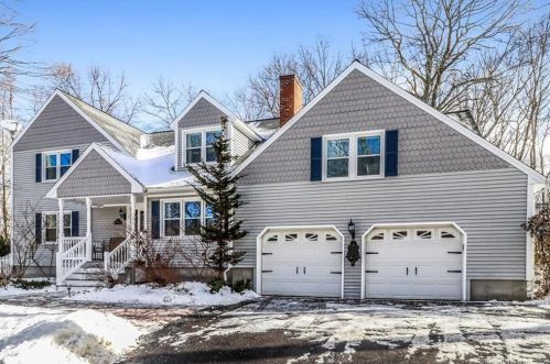 63 Melissa Ln, Waterbury, CT 06712-1469