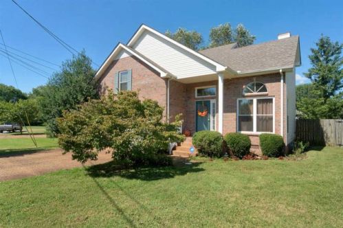 104 Edgeview Ct, Hendersonville, TN 37075-6411