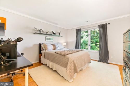 9106 Meadowcreek Ln, Lorton VA  22079-3238 exterior