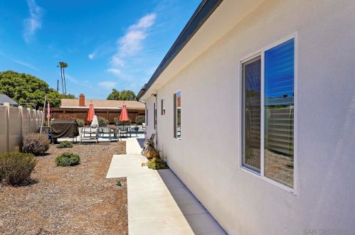 5702 Bakewell St, San Diego CA 92117-4044 exterior