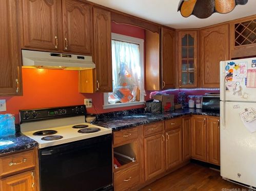 365 Washington St, Bristol CT  06010-6727 exterior