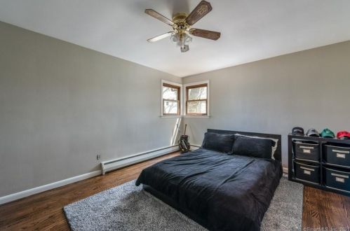 956 Huntington Rd, Stratford CT  06614-2736 exterior