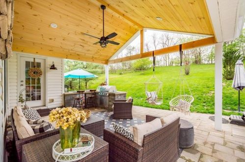 5802 Longview Cir, Bridgeville PA  15017-1277 exterior