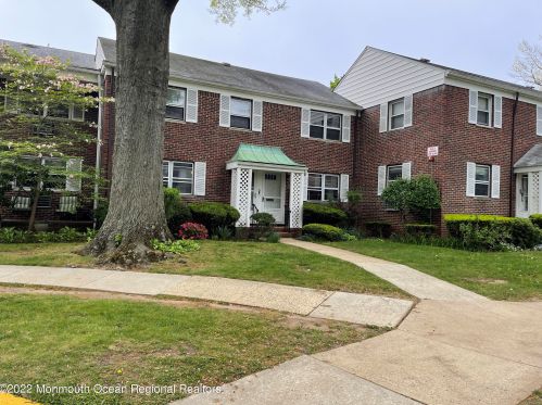 25 Mnr Dr, Tinton Falls NJ 07701-2460 exterior