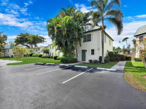 109 Bobolink Way, Naples, FL 34105-2447