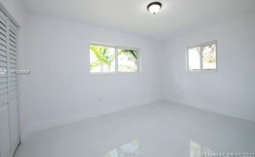 1124 70th Pl, Hialeah FL  33014-5113 exterior