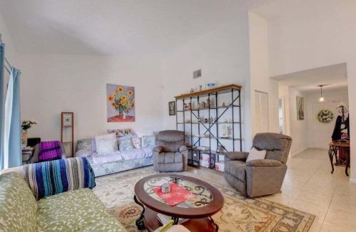 724 Lago Rd, Delray Beach, FL 33445-4559
