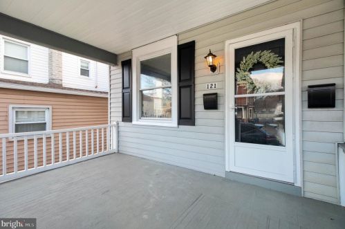 121 2nd St, Highspire, PA 17034-1102