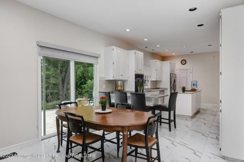 515 Seven Bridges Rd, Little Silver NJ  07739-1742 exterior
