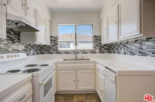 20707 Dot St, Santa Clarita CA  91350-2001 exterior