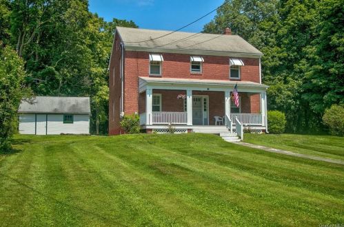 11 Reed Rd, New Hamburg, NY 12590-5537