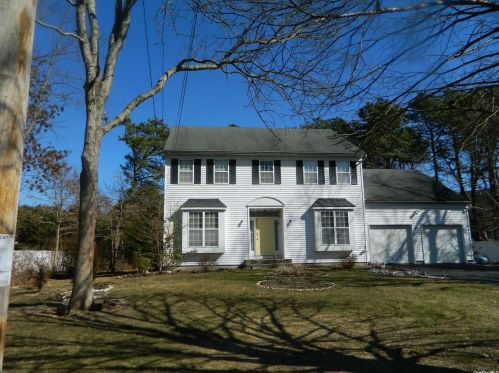 1021 Baldwin Path, Huntington Station, NY 11746-8138