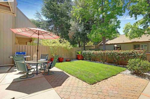 7426 Stonedale Dr, Pleasanton CA  94588-3737 exterior