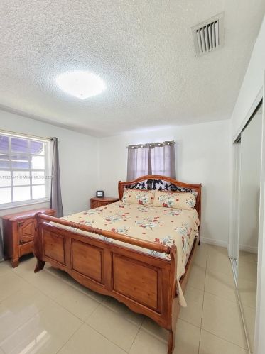 17 Suffolk Ave, Hialeah FL  33010-5035 exterior