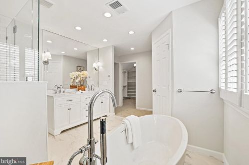 3211 Winter Sun Ter, Herndon VA  20171-1939 exterior