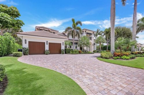 569 Neapolitan Way, Naples FL 34103-8568 exterior