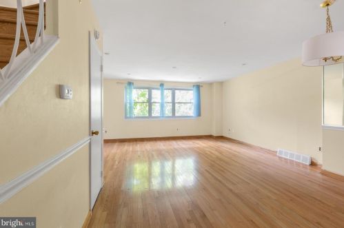 6736 Emlen St, Philadelphia PA  19119-2601 exterior