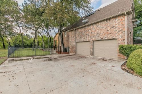 5841 Frst Riv Dr, Fort Worth TX 76112-1056 exterior