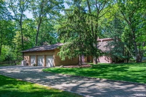 902 Briarwoods Rd, Franklin Lakes NJ  07417-1106 exterior