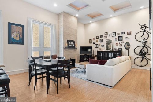 802 Locust St, Philadelphia, PA 19107-5715