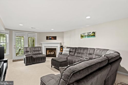 11410 Hollow Timber Ct, Herndon VA  20194-1980 exterior