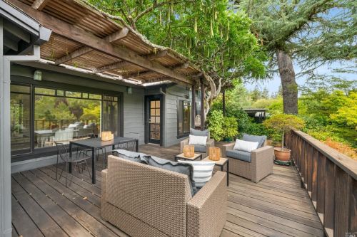 1095 Pine Tree Ln, Sebastopol CA  95472-2681 exterior