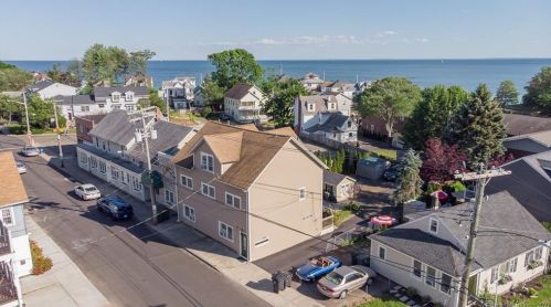 37 Village Rd, Milford, CT 06460-8043