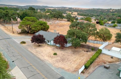 8768 Mann St, Valley Springs, CA 95252-9123